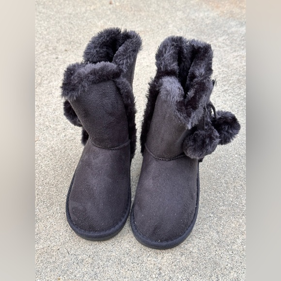 Lucita kids pom pom black slip on boots - Picture 3 of 4